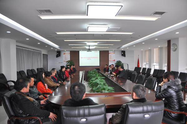 集團(tuán)黨委、工會(huì)召開2015年春節(jié)困難職工慰問座談會(huì)